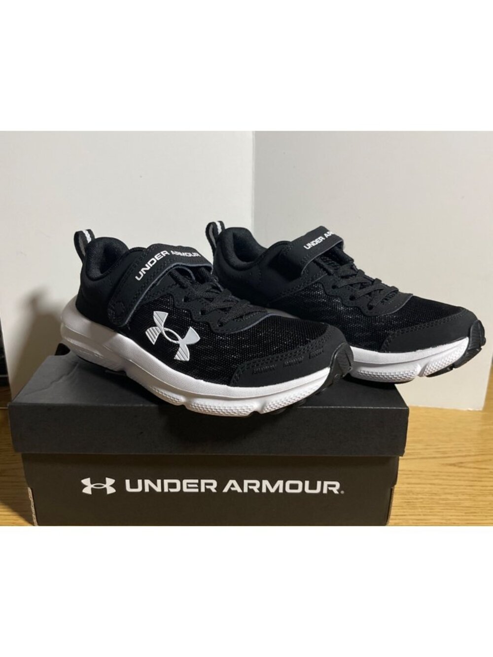 Under Armour Boys BPS Assert 10 AC Athletic Shoes Size 1Y Black/White Sneakers